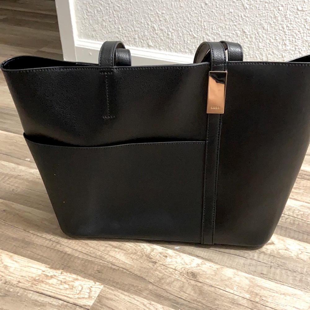 Stunning EUC Black DKNY tote bag